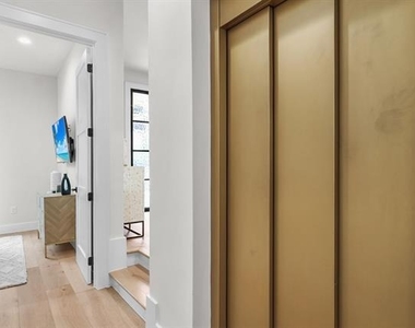 218 E Dallas Road - Photo Thumbnail 6