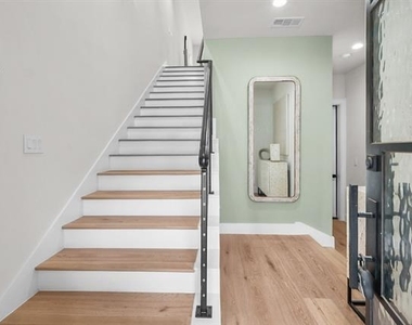 218 E Dallas Road - Photo Thumbnail 3