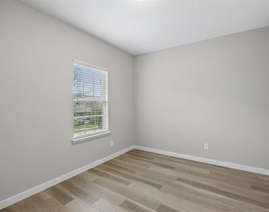 2013 Cranberry Court - Photo Thumbnail 8
