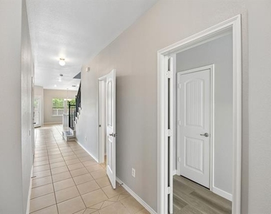 2013 Cranberry Court - Photo Thumbnail 2
