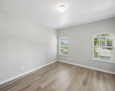 2013 Cranberry Court - Photo Thumbnail 3