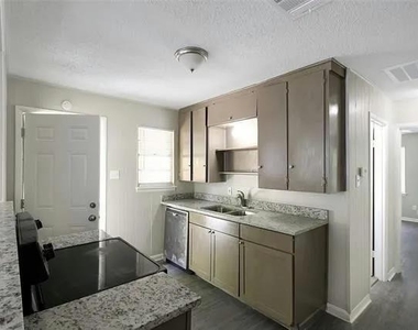 3109 Hunter Street - Photo Thumbnail 6