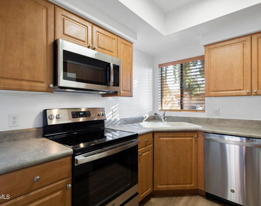 7008 E Gold Dust Avenue - Photo Thumbnail 2