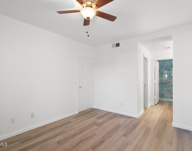 7008 E Gold Dust Avenue - Photo Thumbnail 3