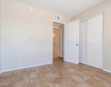4810 W Desert Cove - Photo Thumbnail 12