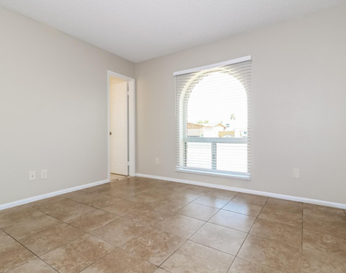 4810 W Desert Cove - Photo Thumbnail 8