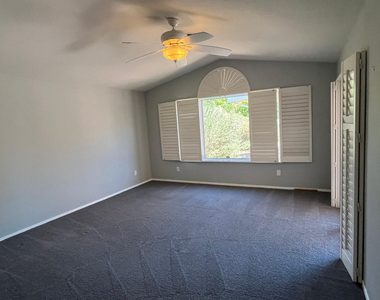 10302 E Coopers Hawk Drive - Photo Thumbnail 8