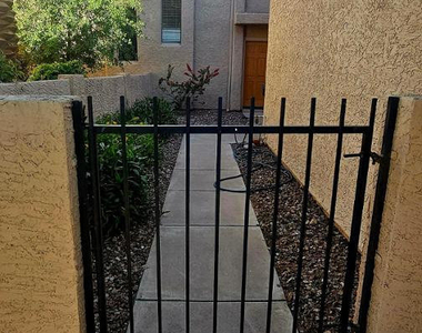 333 E Lilac Drive - Photo Thumbnail 20