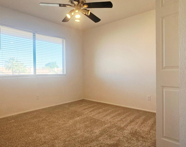 333 E Lilac Drive - Photo Thumbnail 17