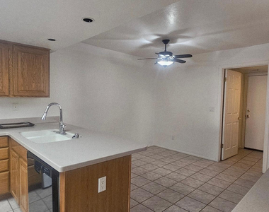 333 E Lilac Drive - Photo Thumbnail 5
