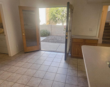 333 E Lilac Drive - Photo Thumbnail 3