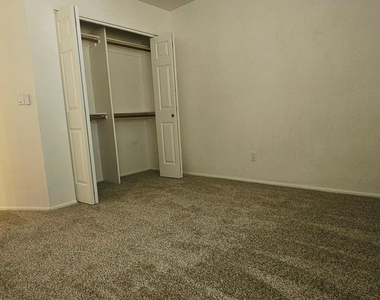 333 E Lilac Drive - Photo Thumbnail 15