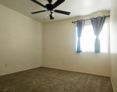 333 E Lilac Drive - Photo Thumbnail 14