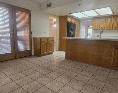 333 E Lilac Drive - Photo Thumbnail 2