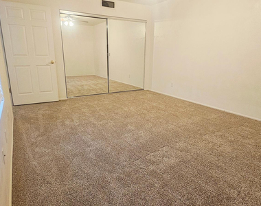 333 E Lilac Drive - Photo Thumbnail 10