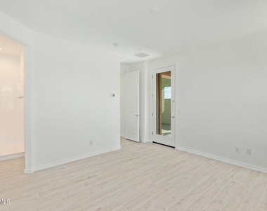 32362 N 122nd Drive - Photo Thumbnail 14