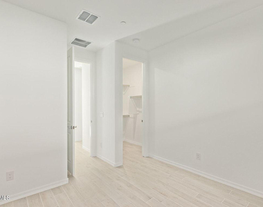 32362 N 122nd Drive - Photo Thumbnail 18