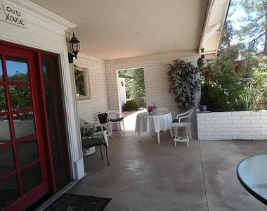 605 N Spur Circle - Photo Thumbnail 5