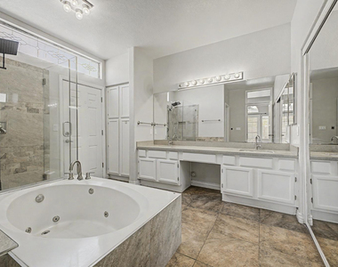1300 N Sycamore Court - Photo Thumbnail 11
