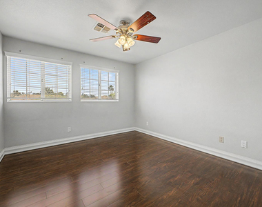 1300 N Sycamore Court - Photo Thumbnail 14