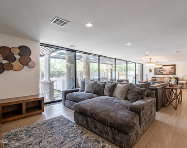 4351 N 36th Street - Photo Thumbnail 8