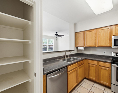 20100 N 78th Place - Photo Thumbnail 11