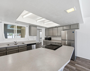 124 E Minton Drive - Photo Thumbnail 2
