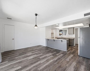 124 E Minton Drive - Photo Thumbnail 24