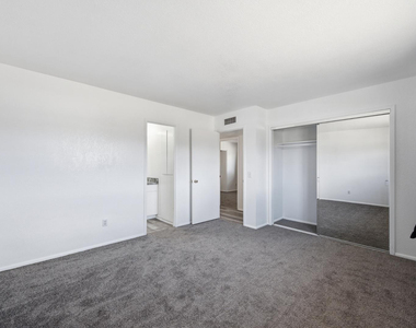 124 E Minton Drive - Photo Thumbnail 7