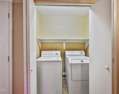 10930 W Wilshire Drive - Photo Thumbnail 16