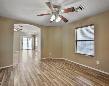 10930 W Wilshire Drive - Photo Thumbnail 8