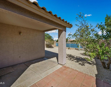 10930 W Wilshire Drive - Photo Thumbnail 18