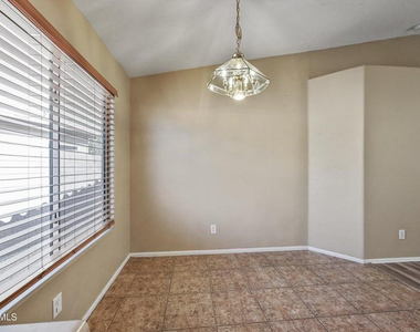 10930 W Wilshire Drive - Photo Thumbnail 4