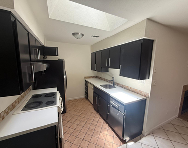 4820 N 89th Avenue - Photo Thumbnail 3