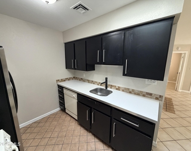 4820 N 89th Avenue - Photo Thumbnail 11