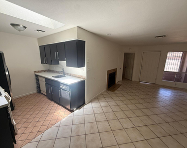 4820 N 89th Avenue - Photo Thumbnail 2