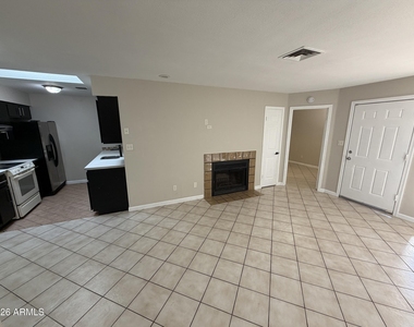 4820 N 89th Avenue - Photo Thumbnail 12