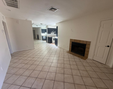 4820 N 89th Avenue - Photo Thumbnail 5