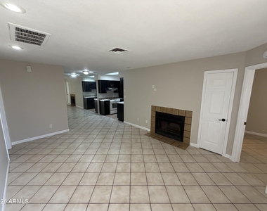 4820 N 89th Avenue - Photo Thumbnail 16