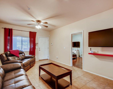 510 W University Drive - Photo Thumbnail 2