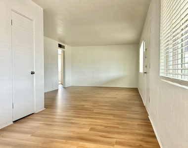 751 W 3rd Place - Photo Thumbnail 4