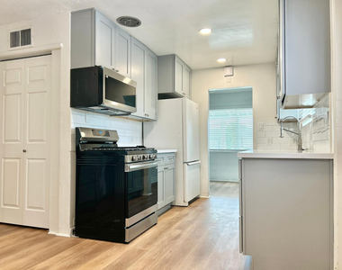 751 W 3rd Place - Photo Thumbnail 6