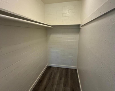 1027 E Dunlap Avenue - Photo Thumbnail 9