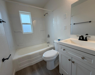 1027 E Dunlap Avenue - Photo Thumbnail 7