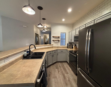 948 E Savannah - Photo Thumbnail 11