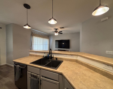 948 E Savannah - Photo Thumbnail 6