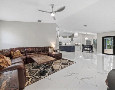 13710 Callington Drive - Photo Thumbnail 10