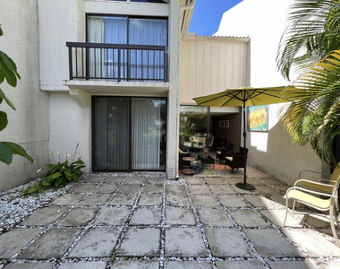 1002 Bridgewood Place - Photo Thumbnail 12
