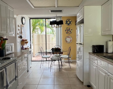 1002 Bridgewood Place - Photo Thumbnail 1