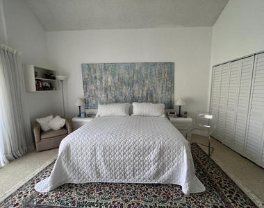 1002 Bridgewood Place - Photo Thumbnail 4
